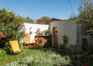 Création d'un petit jardin de ville champêtre
